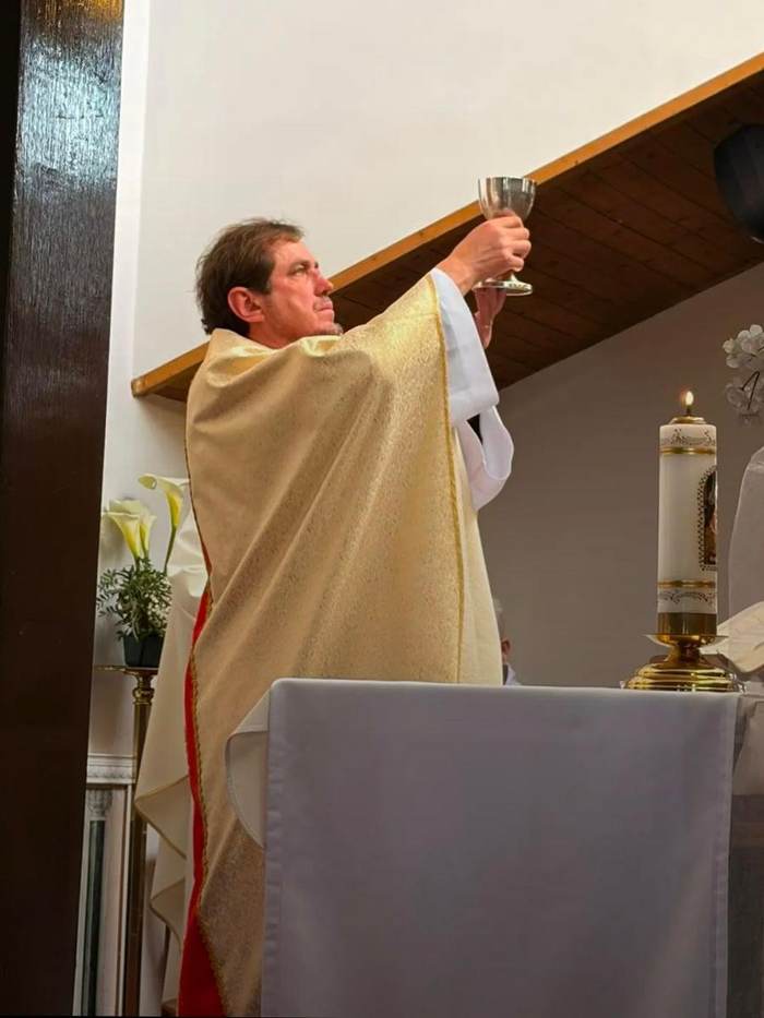 Podniesienie kielicha podczas Eucharystii