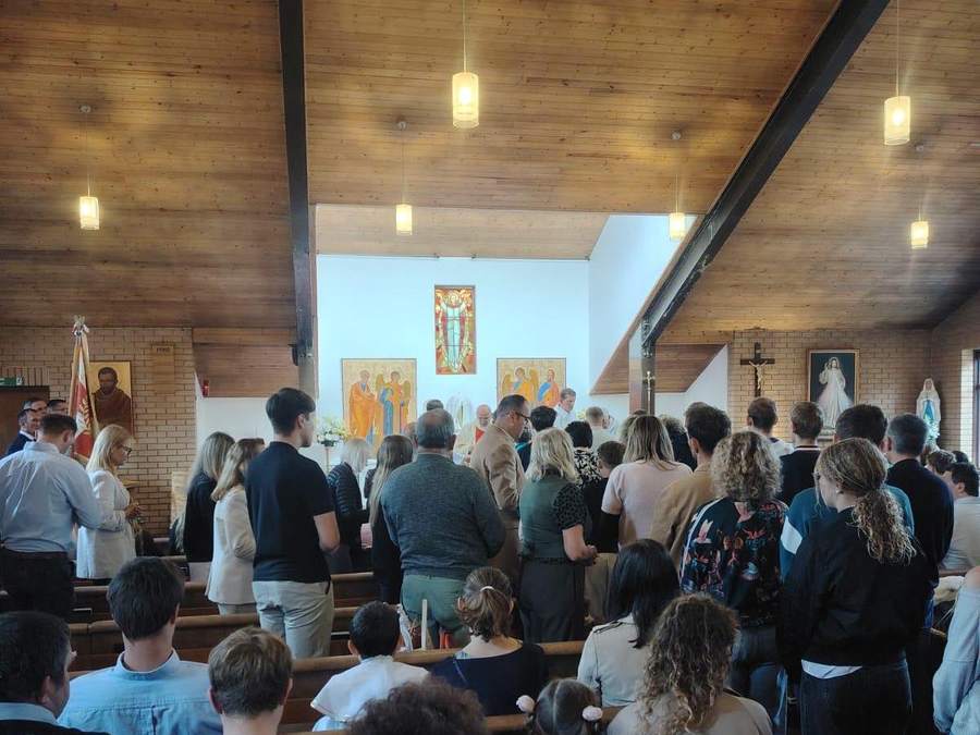 Wspólnota parafialna podczas Mszy Świętej